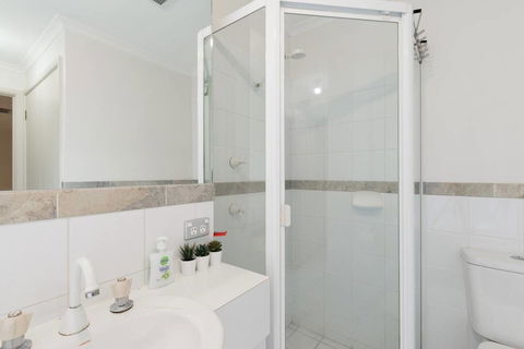 One Bedroom In Adelaideâ€™s East End FREE WIFI*Netflix*Parking - Accommodation Main Beach 10