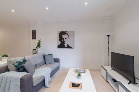 One Bedroom In Adelaideâ€™s East End FREE WIFI*Netflix*Parking - Accommodation Main Beach 0