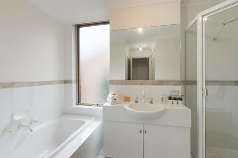 One Bedroom In Adelaideâ€™s East End FREE WIFI*Netflix*Parking - Accommodation Main Beach 16