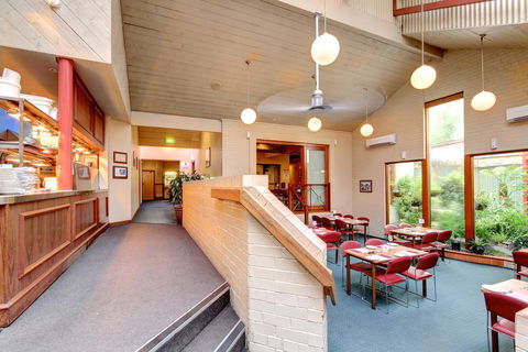 Victoria Hotel Strathalbyn - Accommodation Main Beach 2