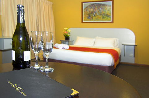 Victoria Hotel Strathalbyn - Accommodation Main Beach 13