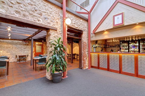 Victoria Hotel Strathalbyn - Accommodation Main Beach 10