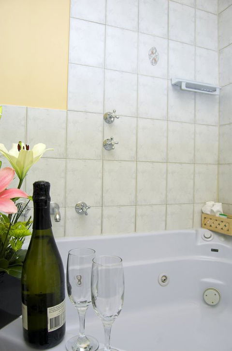 Victoria Hotel Strathalbyn - Accommodation Main Beach 1
