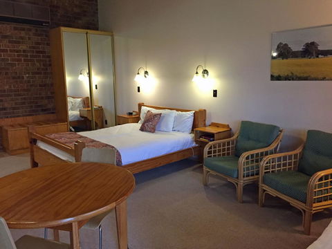 Coonawarra Place Motor Inn - Accommodation Main Beach 27