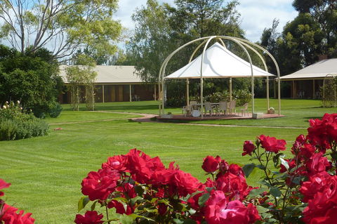 Coonawarra Place Motor Inn - Accommodation Main Beach 3