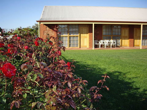 Coonawarra Place Motor Inn - Accommodation Main Beach 5