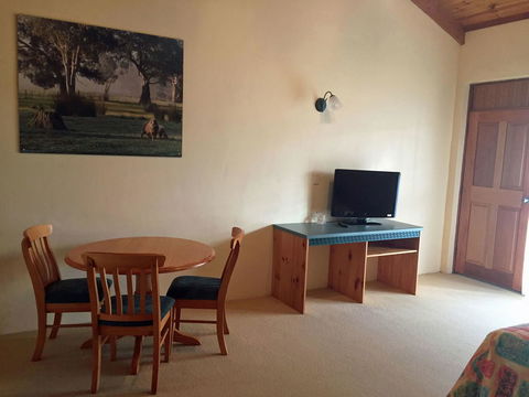 Coonawarra Place Motor Inn - Accommodation Main Beach 11