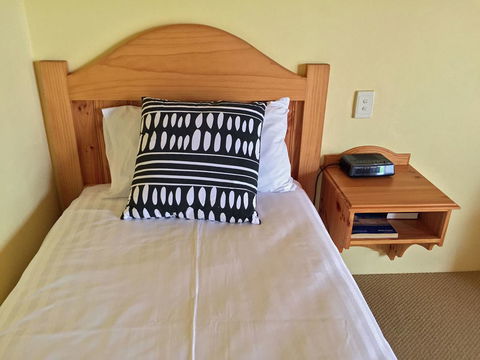 Coonawarra Place Motor Inn - Accommodation Main Beach 43