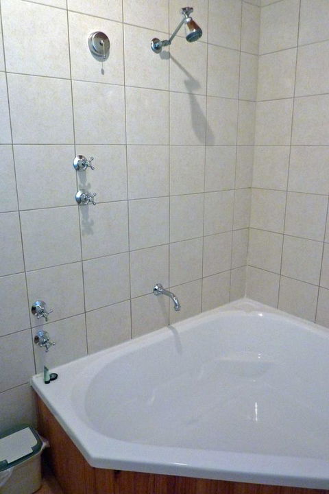 Coonawarra Place Motor Inn - Accommodation Main Beach 10