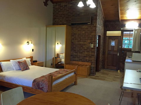 Coonawarra Place Motor Inn - Accommodation Main Beach 32