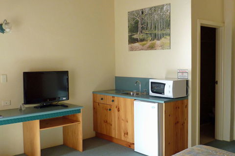 Coonawarra Place Motor Inn - Accommodation Main Beach 16