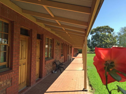 Coonawarra Place Motor Inn - Accommodation Main Beach 33