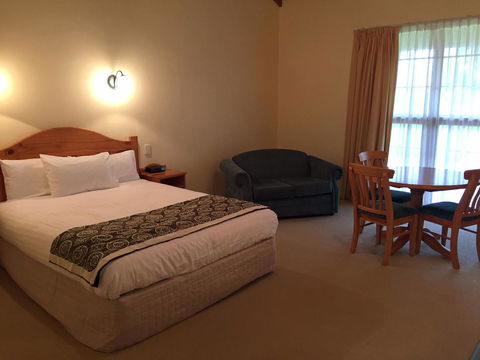Coonawarra Place Motor Inn - Accommodation Main Beach 30