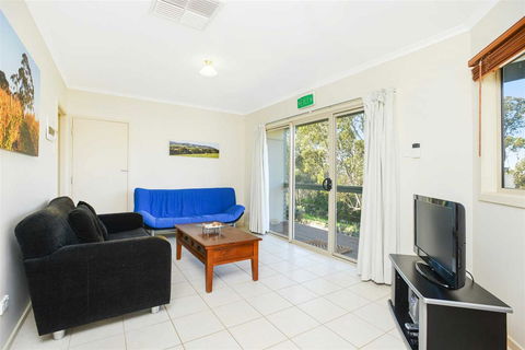 Shiraz Cottage - Accommodation Main Beach 4