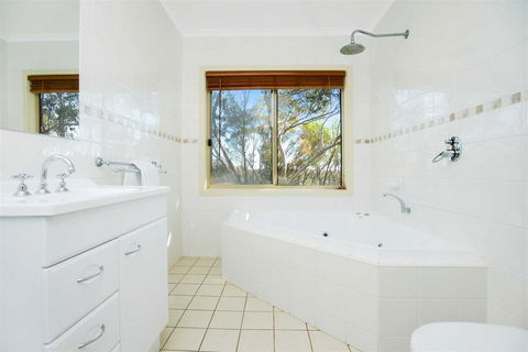 Shiraz Cottage - Accommodation Main Beach 5