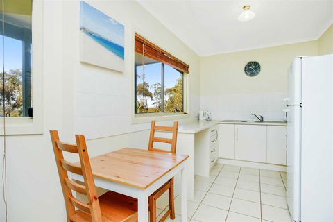 Shiraz Cottage - Accommodation Main Beach 6