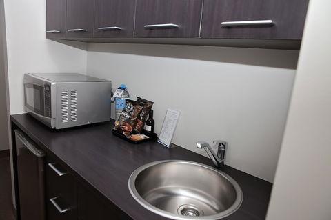 Mawson Lakes Hotel - Accommodation Main Beach 32