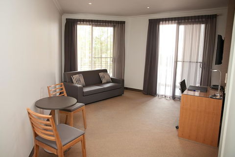 Mawson Lakes Hotel - Accommodation Main Beach 38