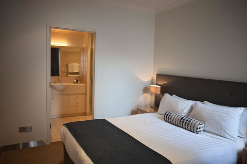 Mawson Lakes Hotel - Accommodation Main Beach 3