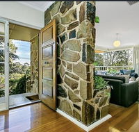 Stunning house with beautiful entertainment area - Accommodation Main Beach