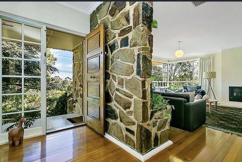 Stunning House With Beautiful Entertainment Area!! - Accommodation Main Beach 0