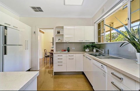 Stunning House With Beautiful Entertainment Area!! - Accommodation Main Beach 10