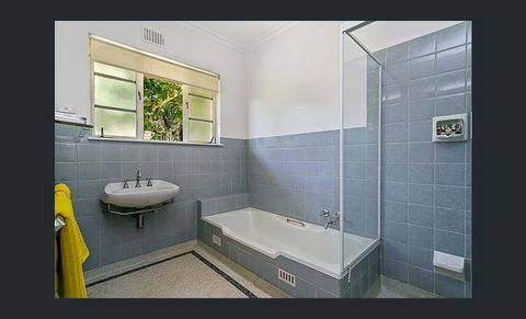 Stunning House With Beautiful Entertainment Area!! - Accommodation Main Beach 11
