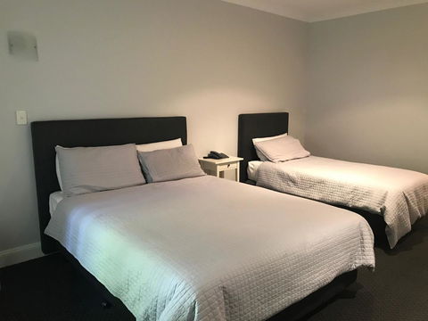 St Francis Winery - Accommodation Main Beach 2