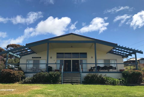 Emu Bay Lodge - Accommodation Main Beach 0