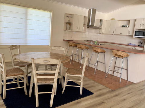 Emu Bay Lodge - Accommodation Main Beach 12