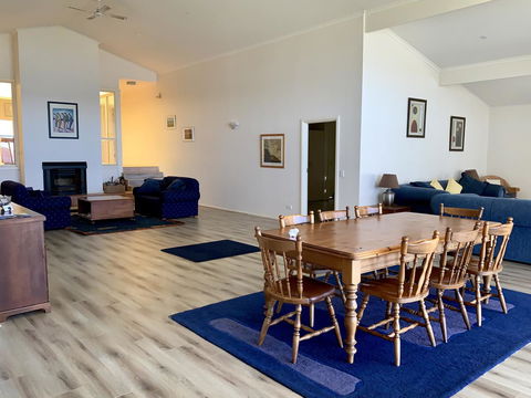 Emu Bay Lodge - Accommodation Main Beach 7