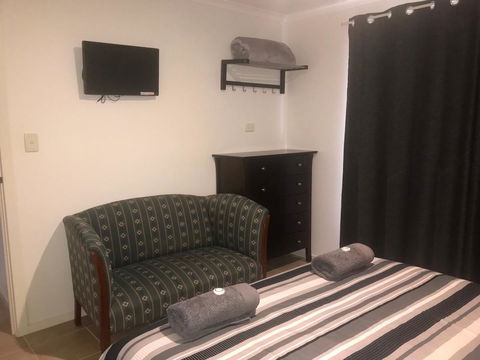 Island Break - Accommodation Main Beach 10