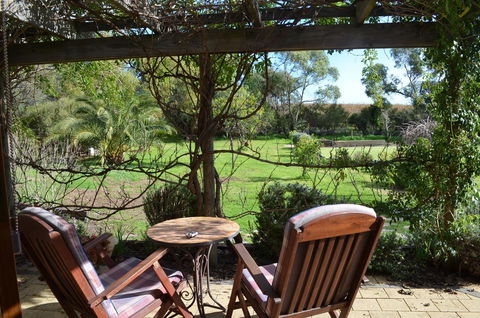 Amande Bed And Breakfast - Accommodation Main Beach 22