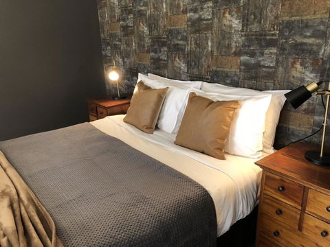 Amande Bed And Breakfast - Accommodation Main Beach 19