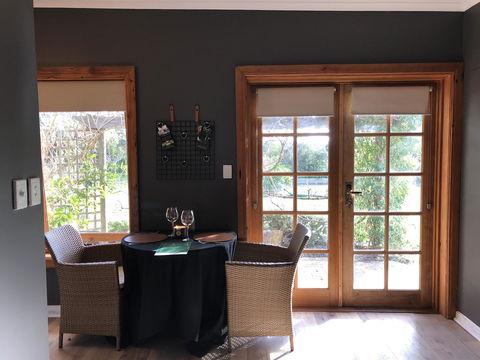 Amande Bed And Breakfast - Accommodation Main Beach 17