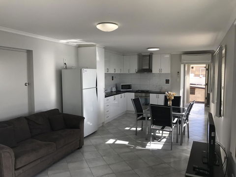 Beachside & Jetty View Apartment 6 - Captain\'s Apt - Accommodation Main Beach 17