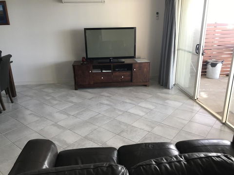 Beachside & Jetty View Apartment 6 - Captain\'s Apt - Accommodation Main Beach 34