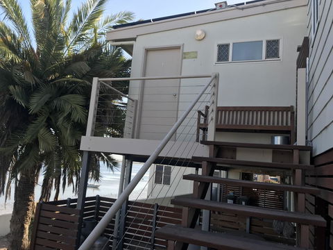 Beachside & Jetty View Apartment 6 - Captain\'s Apt - Accommodation Main Beach 7