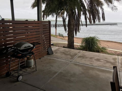Beachside & Jetty View Apartment 6 - Captain\'s Apt - Accommodation Main Beach 26