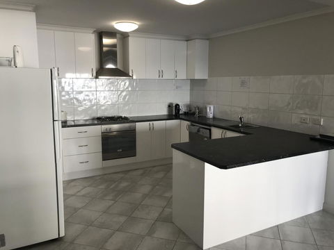 Beachside & Jetty View Apartment 6 - Captain\'s Apt - Accommodation Main Beach 33