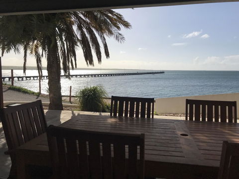 Beachside & Jetty View Apartment 6 - Captain\'s Apt - Accommodation Main Beach 0