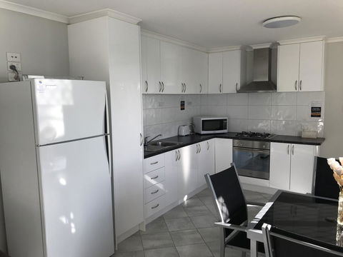 Beachside & Jetty View Apartment 6 - Captain\'s Apt - Accommodation Main Beach 19