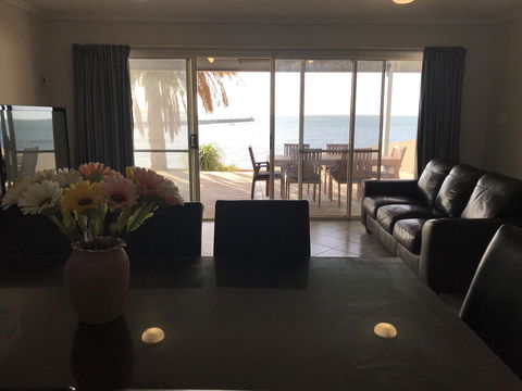 Beachside & Jetty View Apartment 6 - Captain\'s Apt - Accommodation Main Beach 31