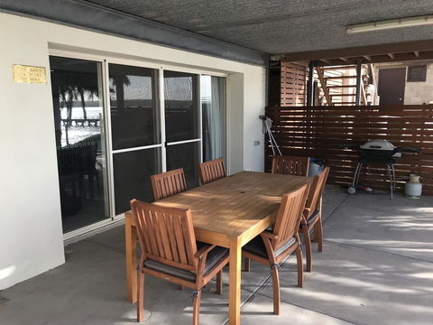 Beachside & Jetty View Apartment 6 - Captain\'s Apt - Accommodation Main Beach 38