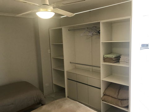 Beachside & Jetty View Apartment 6 - Captain\'s Apt - Accommodation Main Beach 3