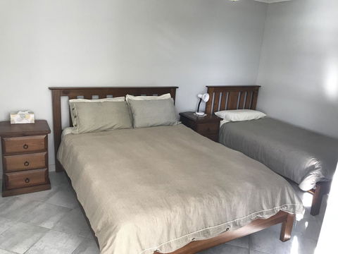 Beachside & Jetty View Apartment 6 - Captain\'s Apt - Accommodation Main Beach 25