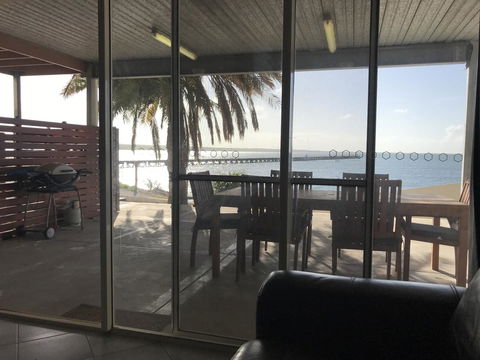 Beachside & Jetty View Apartment 6 - Captain\'s Apt - Accommodation Main Beach 36