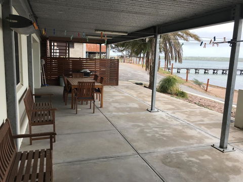 Beachside & Jetty View Apartment 6 - Captain\'s Apt - Accommodation Main Beach 37
