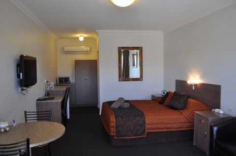 Augusta Courtyard Motel - Accommodation Main Beach 0
