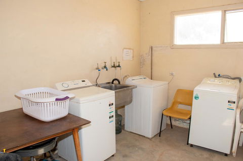 Kimba Units - Accommodation Main Beach 1